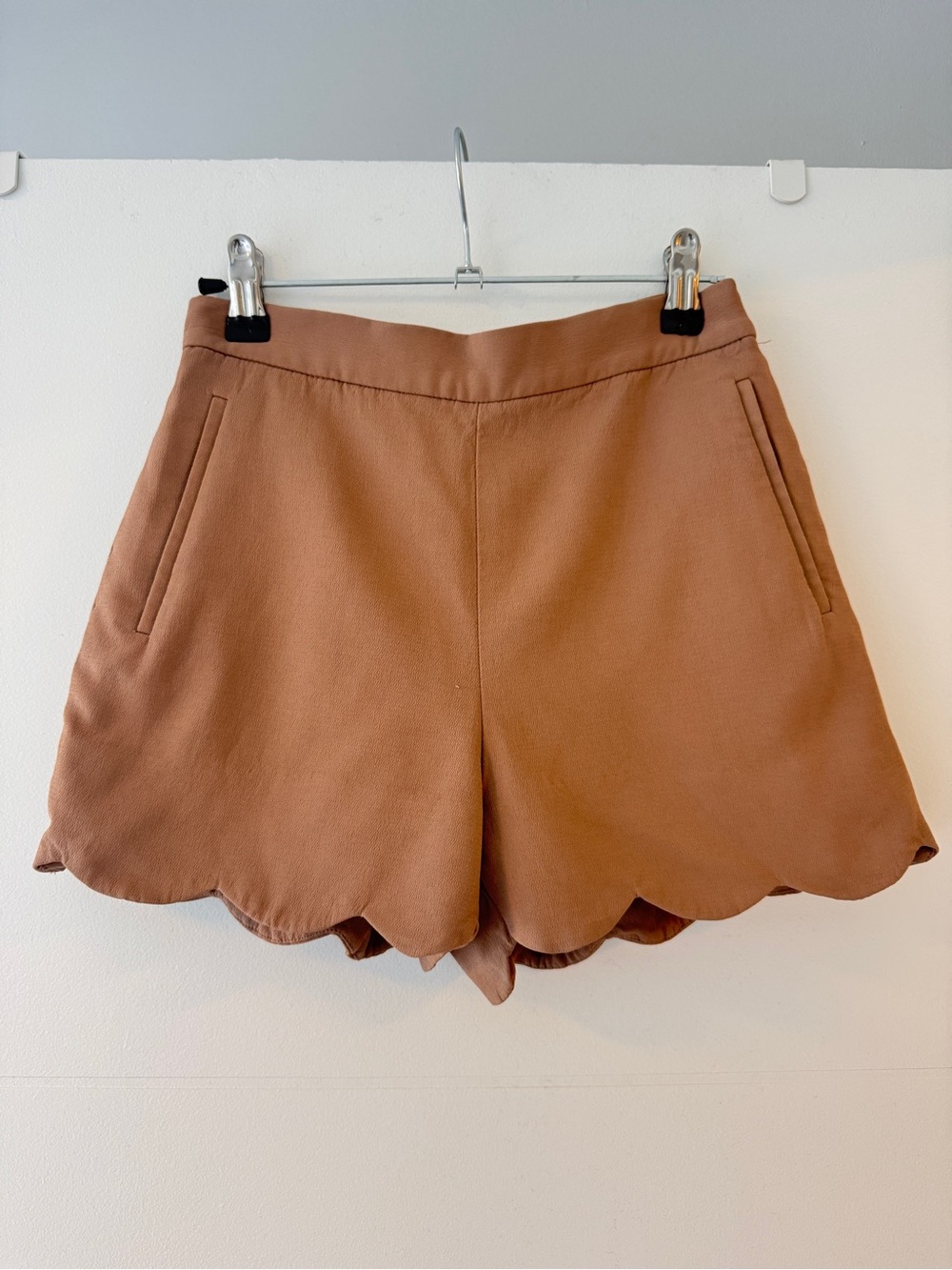 Aritzia Wilfred Arbre Shorts | Camel Scallop Hem | Size 2